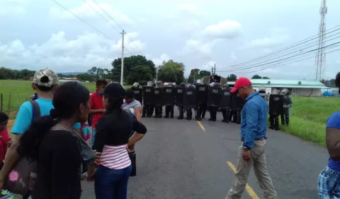 En Horconcitos y Los Abanicos cierran vías