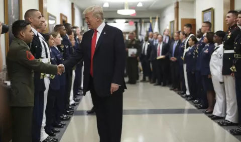 Donald Trump va al Pentágono 
