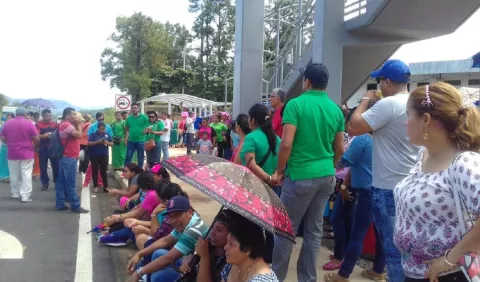 Se declaran en huelga indefinida