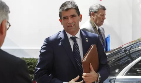 Investigan al vicepresidente de Uruguay por beneficiarse de dineros públicos