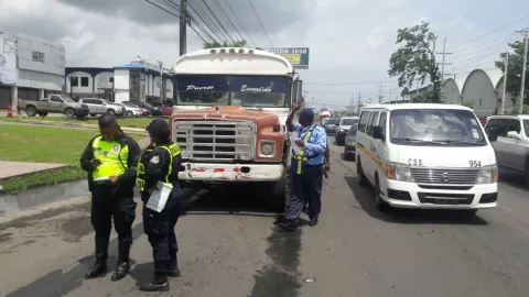 Decomisan bocinas en buses tras operativos en Cuatro Altos