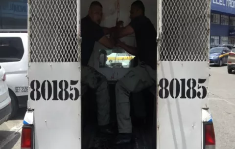 Policía se corta la mano cuando realizaba una requisa en la cárcel