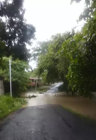 Quebrada se desborda en Penonomé por fuertes lluvias  
