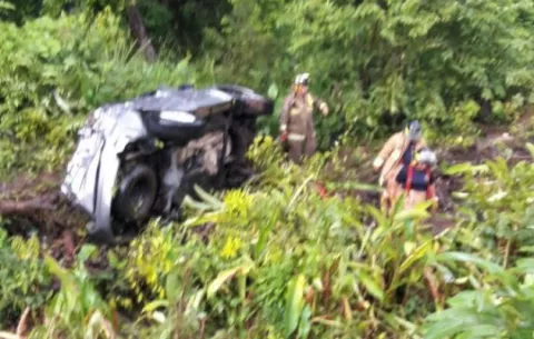 Tragedia: Un muerto y tres heridos al volcarse vehículo en La Mesa