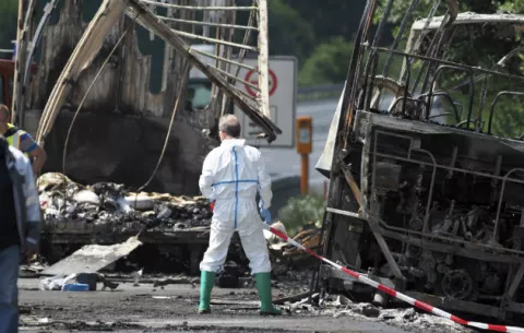 Dan por muertos a los 18 desaparecidos en accidente de autobús en Alemania