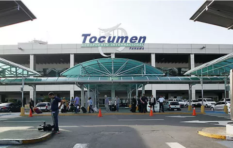 Estacionamientos de estancia corta en el aeropuerto estarán cerrados