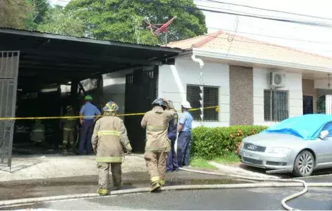 Llamas consumen taller de mecánica en Chitré, hay un afectado