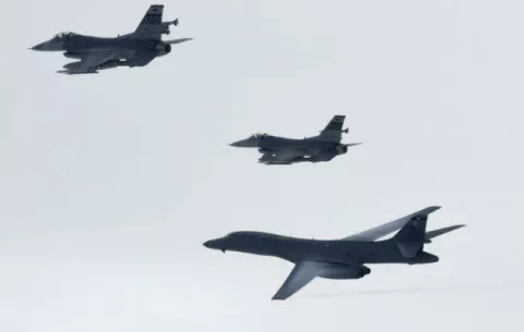 Corea del Norte  tacha de "provocación" el envío a Corea de dos bombarderos de EE.UU.