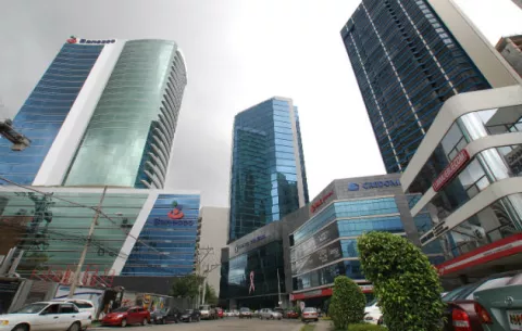 $28 mil millones deben los panameños en crédito 