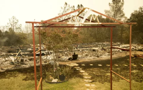 Incendio en California amenaza 1.500 inmuebles 
