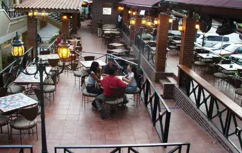 Comercios de la Calzada de Amador y del Casco Antiguo, con un futuro incierto 