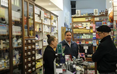 Uruguay venderá marihuana en farmacias para uso recreativo 