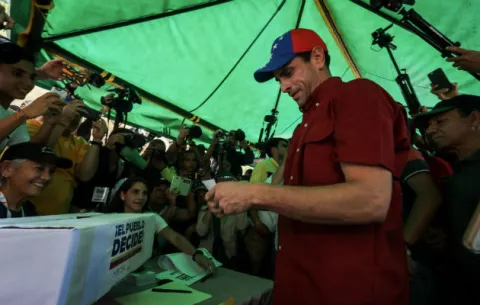 Capriles dice que consulta opositora saca "la espina" del referendo fallido