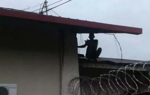 Recapturan a reo que escapó por techo de cárcel de David