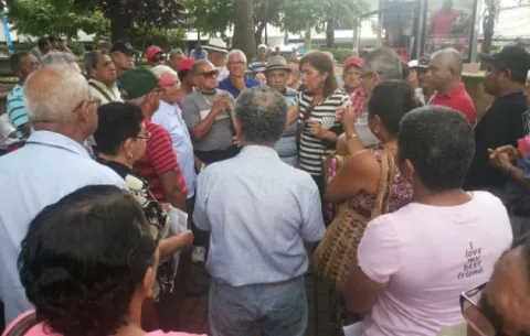 Jubilados chiricanos rechazan que les paguen con Cerdem