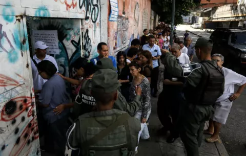 Chavismo pide que se "desarrollen en paz" actos electorales de los dos bandos