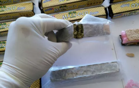 "Super marihuana" dentro de galletas incautan a colombiano en Chile  