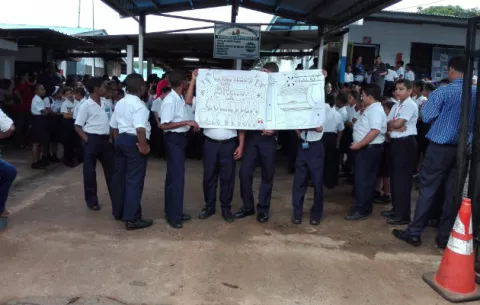 Suspenden clases en escuela Victoriano Chacón por atraso en los trabajos