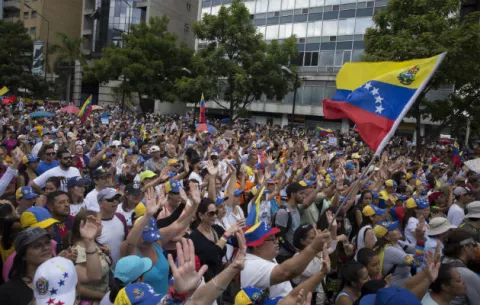 Cien días de protestas en Venezuela en medio de una guerra de poderes