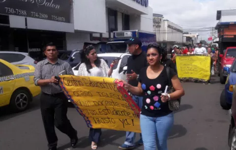 Exigen al Meduca que garantice el transporte seguro de docentes  