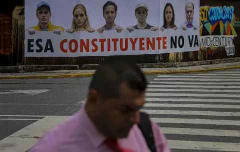 Chavistas críticos a Maduro alertan de violencia si se instala Constituyente