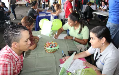 Disminuyen un 4% los contratos de trabajo 