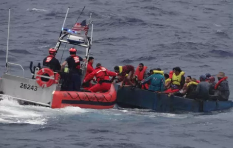 Australia otorga refugio a balseros cubanos que llegaron a faro en EE.UU.
