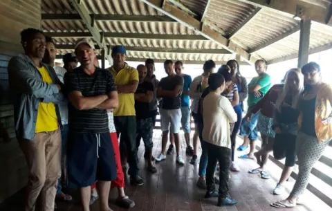 Diez cubanos molestos abandonan albergue y esperan llegar a EE.UU.