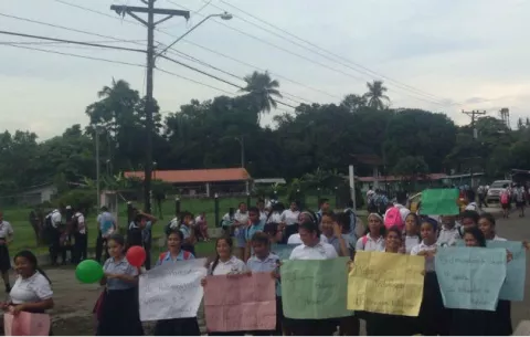 Paralizan clases en colegios en Tolé y David