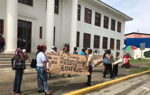 Salieron de su escuela y andan errantes en Colón