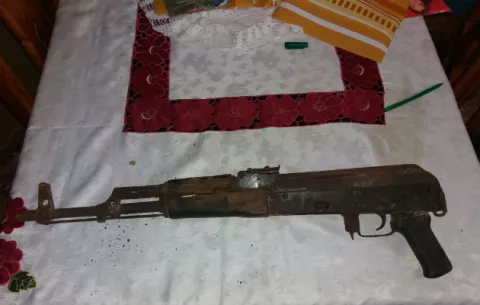 Familia mantenía fusil y muchas municiones en su casa en Nuevo San Juan