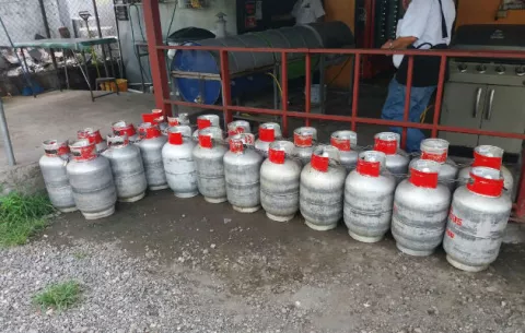 Prohíben y restringen a negocios venta de gas en Paso Canoas