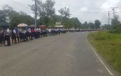 Continúa paro en colegio de Guabito y esperan respuesta de ministros