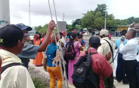 Exigen presencia de autoridad con poder de dar solución