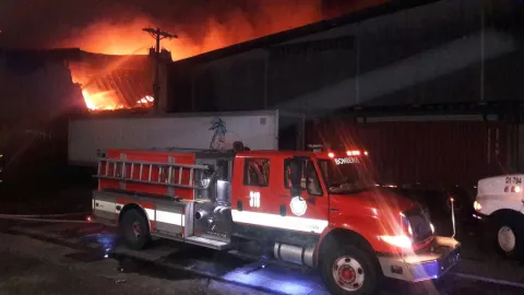 Alrededor de 300 personas pierden sus empleos por incendio en bodegas de ZLC