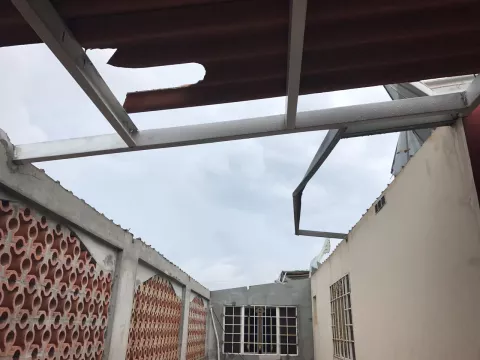 Pánico: Diez residencias afectadas y daños en 15 establecimientos tras gustnado en Colón 