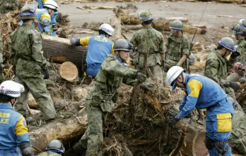 Continúa la alerta en sur de Japón por unas lluvias que ya suman 21 muertos