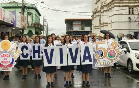 Colegio José Daniel Crespo celebra 50 años con actos y desfiles