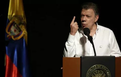 Santos le exige a Maduro respeto para el pueblo colombiano