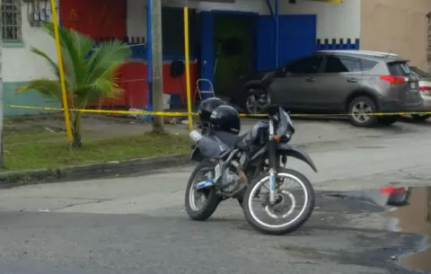 Lavador de autos muere a tiros, van 45 homicidios en Colón