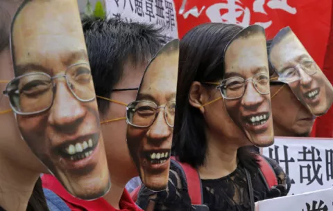 El nobel chino Liu Xiaobo se debilita rápidamente bajo custodia policial