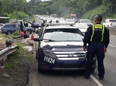 Detienen a sujetos tras persecución por Loma Cová