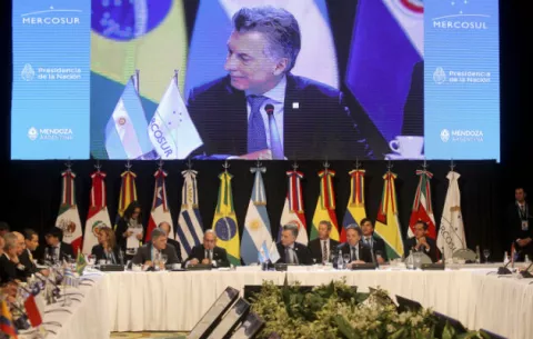 Macri reitera pedido de "paz" y pide liberar a presos políticos en Venezuela