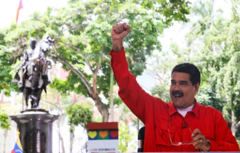 Maduro advierte de medidas contra Parlamento, Fiscalía y medios privados