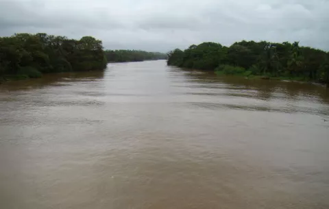 Preocupados pobladores de costa abajo de Colón por mal tiempo