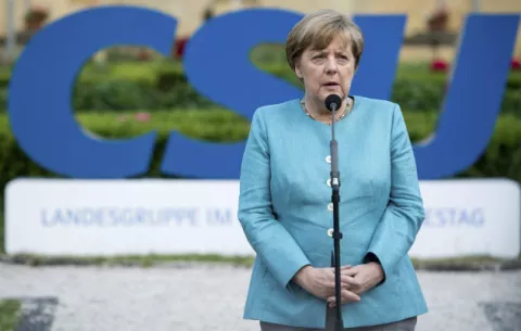 Merkel recibe ataques de su propio vicecanciller tras disturbios en Hamburgo