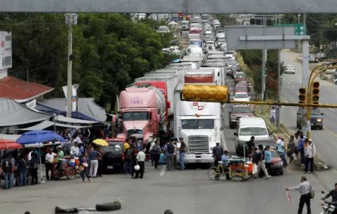 Más de 44,000 maestros mexicanos reciben pagos sin enseñar 