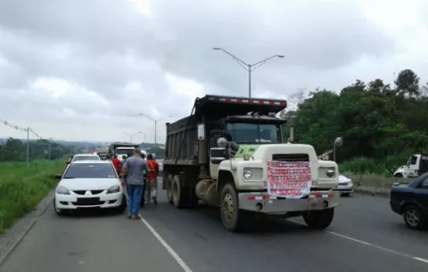 Denuncian monopolio en transporte de carga