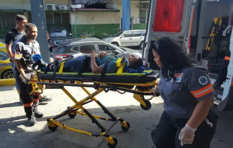 Padre e hijo fracturados en accidente de moto y no había ambulancia
