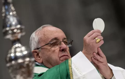 El papa introduce "oferta de la vida" como nueva causa para poder ser santo